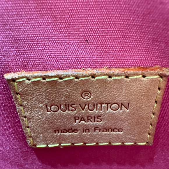 Louis Vuitton Pink Framboise Vernis Monogram Embossed Leather Reade PM Tote Bag - Picture 15 of 16
